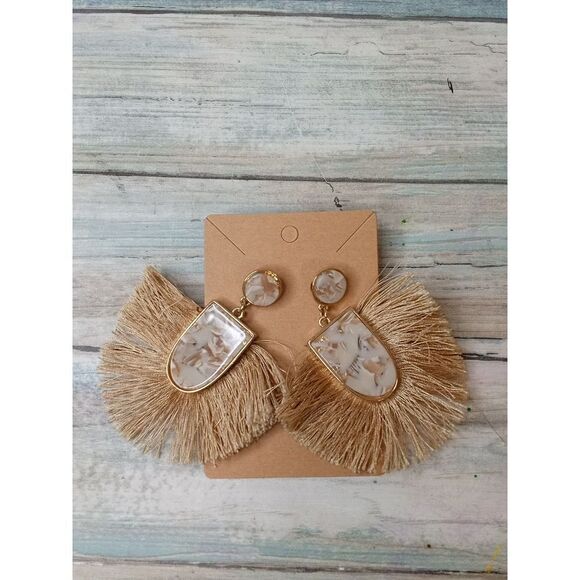 Arch Tassel‎ Shape Acrylic Marble Gold Tone Cream Tan Earrings fringe NWOT - Picture 1 of 6